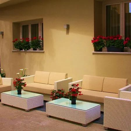 Souvenir Hotel 2*