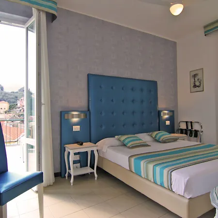 מלון Souvenir 2*