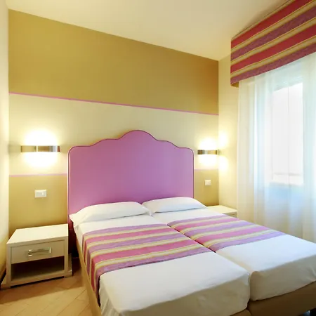 فندق Souvenir 2*