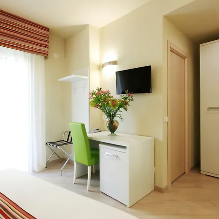 Souvenir Hotel 2*