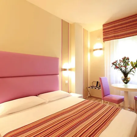 Souvenir Hotel 2*